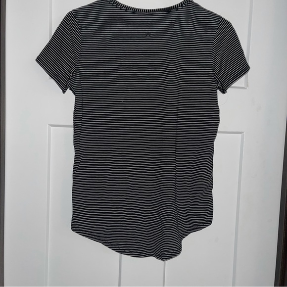 Lululemon T-shirt - Picture 2 of 4